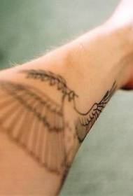 Juodoji paukščių rankos tatuiruotės modelio linija