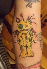 Ručno žuti uzorak tetovaža lutke za vudu