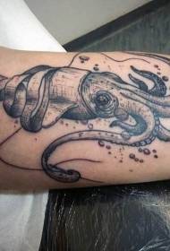 Svart liten tioarmad bläckfisk tatuering mönster med naturliga armar