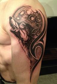 Tatuaggio di lupo bel braccio grande