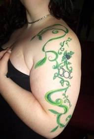 Grönt tatueringsmönster för vinstockar på axlar och armar