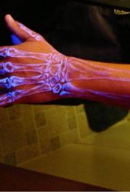 Modello di tatuaggio fluorescente di personalità dell'osso del braccio
