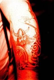 Prajurit lengan viking pola seni tato tradisional