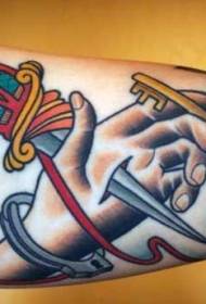 Besoko eskola zaharreko koloreko eskua zulatutako eskuaren tatuaje eredua
