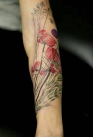 Roku skaists līnijas apgleznots ziedu tetovējums