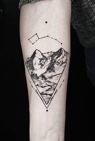 Рука црно сива планинска точка трн геометријска линија тетоважа узорак