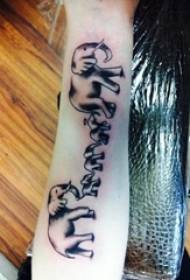 Femeie braț pe negru cinci elefant tatuaj animal simplu tatuaj imagine