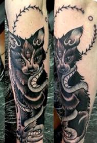 Zwarte arm oog tattoo slang en plant wijnstok en drie ogen zwarte kat tattoo foto
