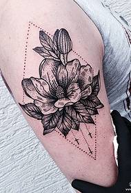 Grote arm Europese en Amerikaanse doorn bloem geometrisch tattoo patroon