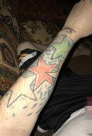 Ročno poslikana tehnika tatoo geometrijski element tattoo preprosta linija tattoo velika petokraka zvezda tatoo slika
