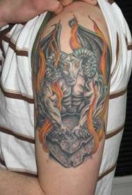 Gargoyle e krahut të madh dhe modeli i tatuazhit me flakë të kokës së madhe