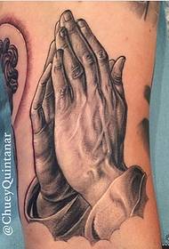 Modello tatuaggio mano braccio preghiera europea e americana