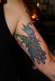 Côté bras, vieille école, deux motifs de tatouage de paon violet