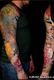 Luca ortis tradisionele blomme arm tatoeëring