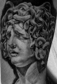 Modello tatuaggio braccio statua medusa bianco e nero