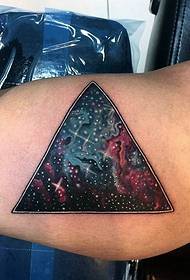 Modello di tatuaggio triangolo stellato braccio
