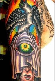 Barevné oční bulvy a vrána paže tetování vzor
