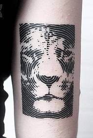 Brazo grande línea geométrica personalidad panda avatar tatuaje patrón