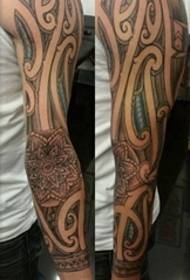 Totem pentru bărbați Lemn cu brațe negre Line Tatuaj Element geometric model tatuaj