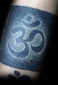 Wzór tatuażu ramię hinduskie symbol