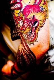 Úžasný vzor tetování paže červeného draka