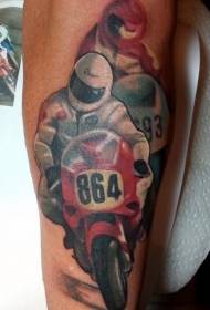 Wzór tatuażu motocyklowego w kolorze ramienia