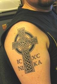 Trasnaigh patrún tattoo celtic ar an lámh