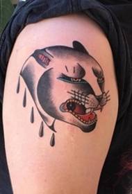 Tattoo ceann dathúil panther dubh stíl ar an lámh mhór dheas