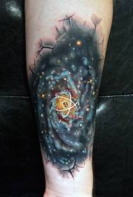 Modello di tatuaggio spazio braccio colorato stile scienza