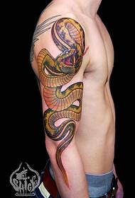Tatuaje de serpe moi guapo no brazo