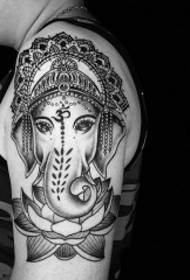 팔 화려한 코끼리 신 로터스 성격 문신 패턴