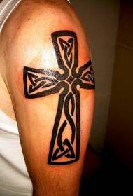Узорак тетоважа крста у великом келтском стилу