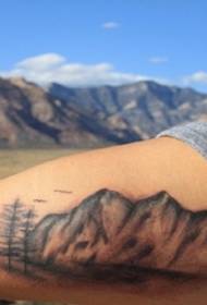 Realistična slika brdo tetovaža slika na ruku velika ruka