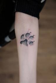 Braccio piccolo tatuaggio fresco con stampa di zampe animali in stile 3d