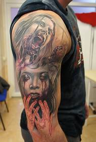 Bloedige zombiemeisjes-tatoeage op de arm
