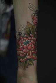Pearsantacht lámh péinteáilte phatrún tattoo cloigeann chrysanthemum