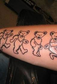 Qaabka loo yaqaan 'tattoo bear bear' oo ku socda gacanta