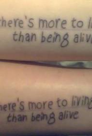 Лента дружбы руки и письмо татуировки