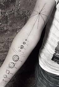 Patrón de tatuaje de tatuaje de picadura de planetas múltiples de brazo pequeño