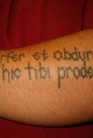 Lahi sa itom nga letra nga sundanan sa tattoo