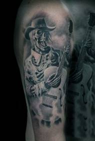 Puikaus dizaino juodai baltas vakarų dainininkas su gitaros tatuiruotės raštu