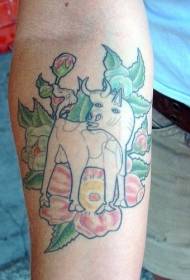 Arm смешен модел на татуировка на бяло бик цвете