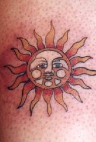 Цветна снимка слънце символ татуировка