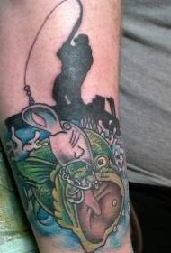 Cute tatuazhi i ariut të zi në krah