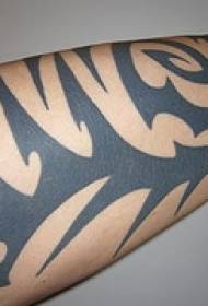 Tribal stil svart totem arm tatoveringsmønster
