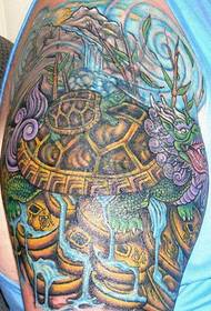 Modello tatuaggio mitologico tartaruga color braccio