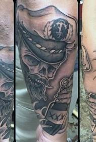 Senosios mokyklos juodosios kaukolės piratas su butelio tatuiruotės modeliu