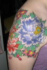 Patrón de tatuaxe de flores de peonia multicolor de ombreiro