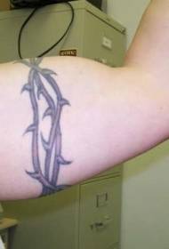 Padrão de tatuagem braço braçadeira videira espinhosa
