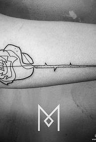 Modellu di tatuaggi di sting rose minimalista per bracciu grande